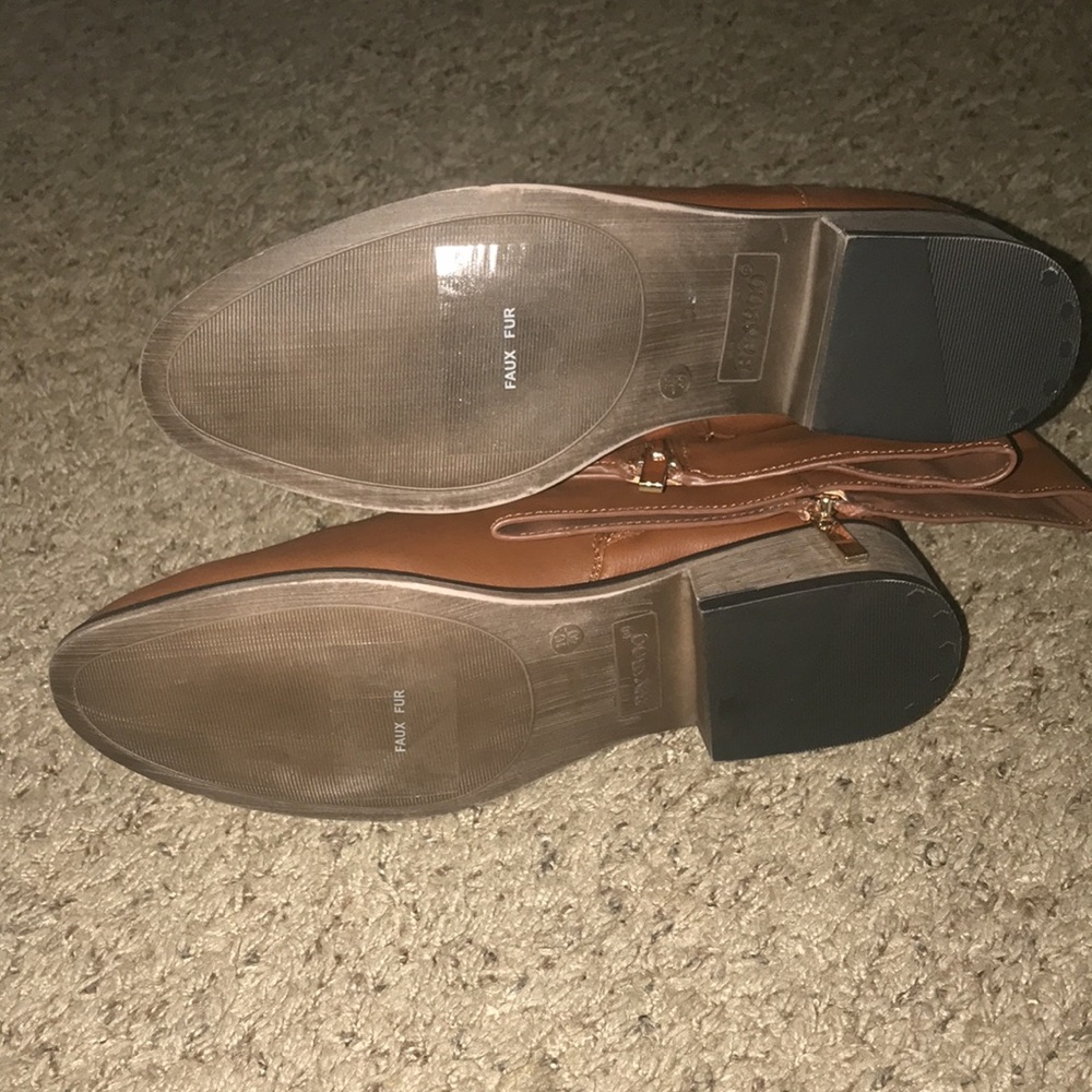 Boots - Picture 4 of 9